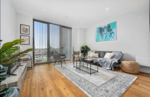 Manchester Apartment | City Life & Central Views Sleeps 5 Modern & Cozy