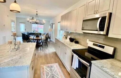 Hapeville House | City Oasis for Mid to Long Stays