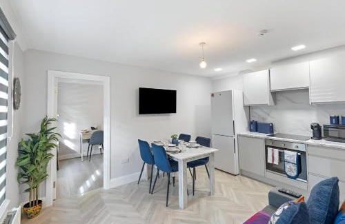 Bow West Apartment | City Sophistication Chic 3-BR for Modern Living