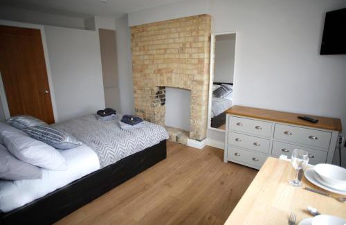 Mill Road Apartment | City Studio - Best Location For Exploring Cambridge - Walk to Station and City Centre