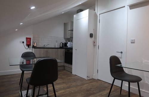Ealing Apartment | City Studio: TV & Amenities