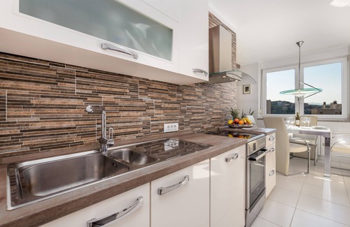 Rijeka Apartment | City View Apartment Rijeka, 5 people, balcony, free WiFi, great location