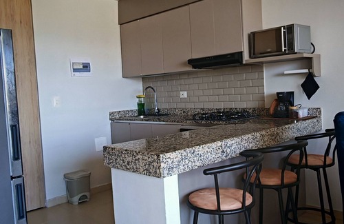Barrio Miraflores Apartment | City-view apt, 2BR, 3 baths, Wi-Fi, 3 A/C, pool, gym, wifi, Netflix, Disney+.