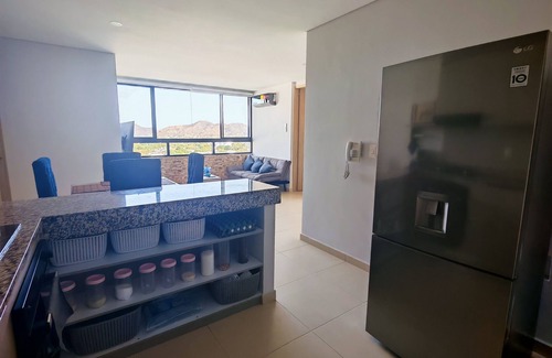 Barrio Miraflores Apartment | City-view apt, 2BR, 3 baths, Wi-Fi, 3 A/C, pool, gym, wifi, Netflix, Disney+.