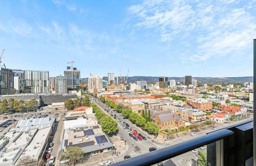 Adelaide Central Business District Apartment | City view heat pool Gym 2B/2B/1C
