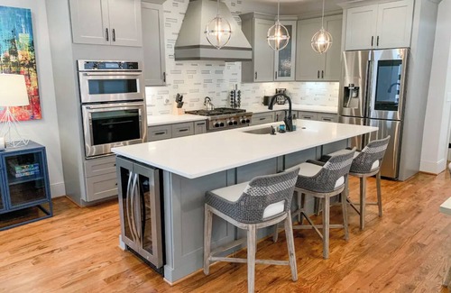 Southwest Raleigh House | City View Luxury- near Downtown, Capital, NC State- w/King Suite