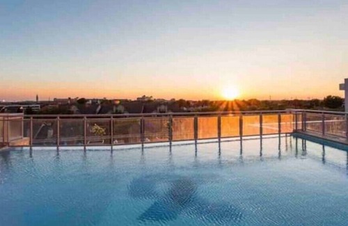 Downtown Indianapolis Apartment | City View Top Floor W/Balcony