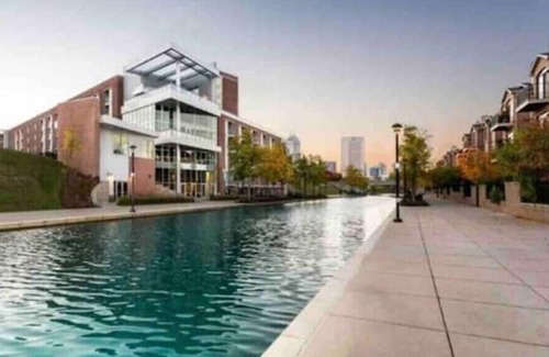 Downtown Indianapolis Apartment | City View Top Floor W/Balcony