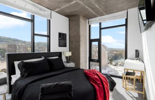Five Points South Apartment | City Views 2BR Floor-to-Ceiling Windows