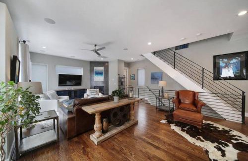 Third Ward Villa | City Views RoofTop Hot Tub & Short Walk to Stadium