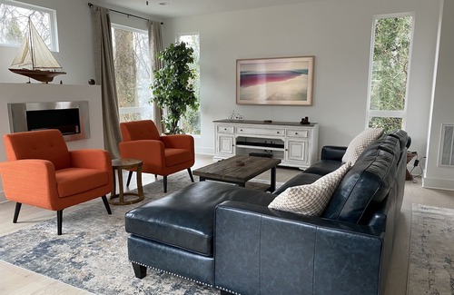 Charlotte House | City Views, Walk to BOA Stadium & City