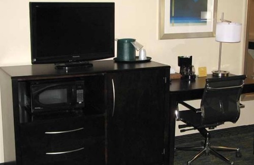 Near East Side Hotel | Cityview Inn & Suites Downtown RiverCenter Area