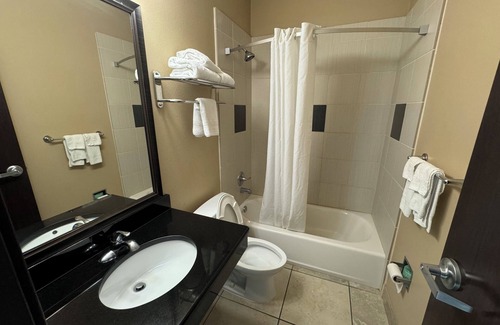 Near East Side Hotel | Cityview Inn & Suites Downtown RiverCenter Area