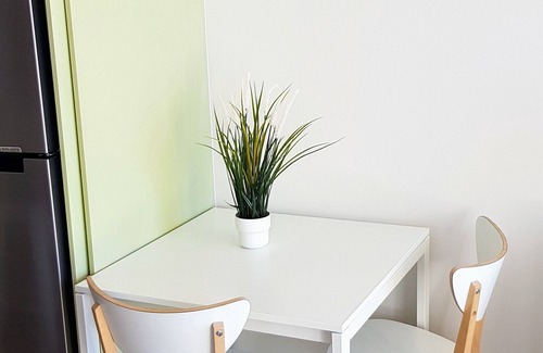 Glenelg Apartment | CityViews @ Glenelg * Pool/Beach * Free Parking * Wifi *