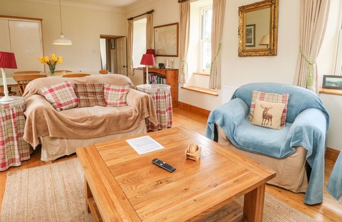 Lochgilphead House | CLACHANDUBH COTTAGE, pet friendly, with open fire in Kilmartin