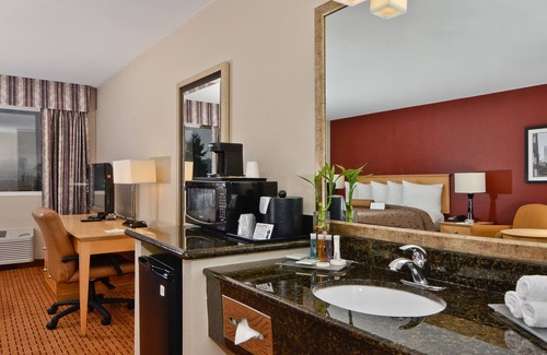 Clackamas Hotel | Clackamas Inn & Suites