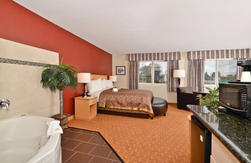 Clackamas Hotel | Clackamas Inn & Suites
