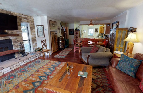 Red River Apartment | Claim Jumper #8 Townhouse with High Speed Wifi
