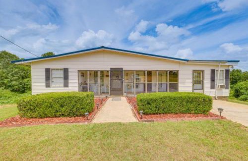 Stanton House | Clanton Cottage with Charcoal Grill and Porch!