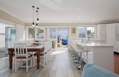 Stockton House | Claremont Timeless Foreshore Retreat by the Wharf