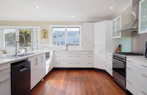 Stockton House | Claremont Timeless Foreshore Retreat by the Wharf