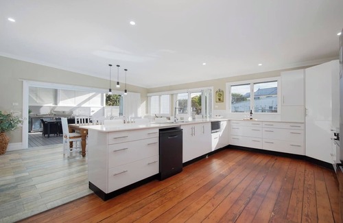 Stockton House | Claremont Timeless Foreshore Retreat by the Wharf