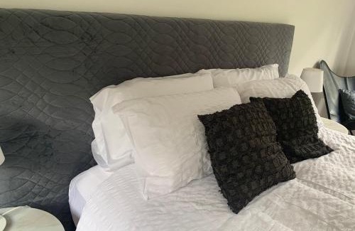 Clarendon Villa | Clarendon Country Cottage private retreat
