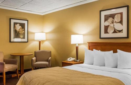 Oswego Hotel | Clarion Hotel & Suites Riverfront