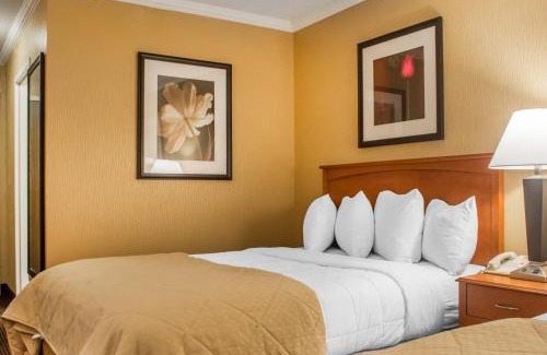 Oswego Hotel | Clarion Hotel & Suites Riverfront