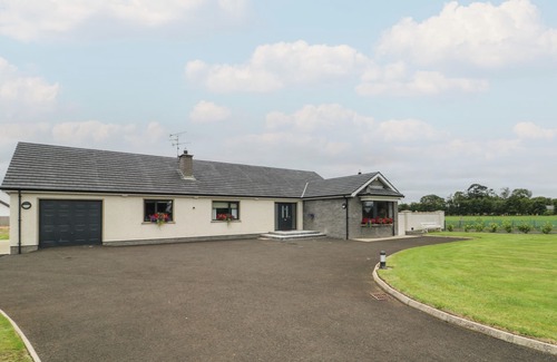Limavady Cottage | CLARMES HOUSE, pet friendly, with a garden in Limavady