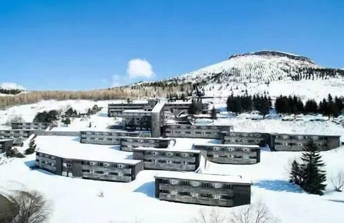 Besse-et-Saint-Anastaise Apartment | Classic 1 Bedroom 3 Adults and 2 Children with Balcony