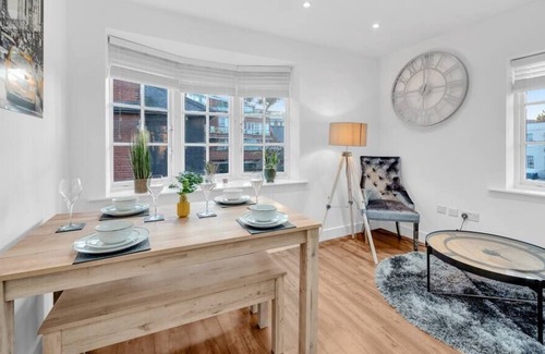 Chelmsford Apartment | Classic 2BD Flat in Chelmsford
