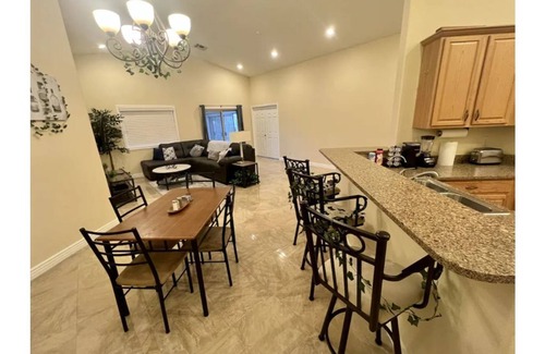 Eastside House | Classic 4BR Family Home w AZ ROOM