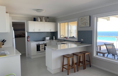 Mollymook Beach House | Classic beach cottage with amazing views and stroll to beach