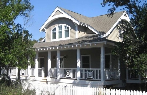 Cape Fear Station House | Classic BHI Home, Ideal for 2 Families, Easy Beach Access