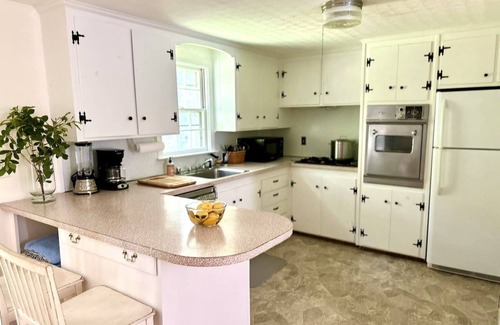 Falmouth House | Classic Cape Cod Cottage: Prime Location & Private Association Beach Access
