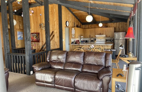 Snowmass Village Ski Chalet | Classic Chalet on free shuttle route-fireplace, hot tub and sauna.nn5 Bedrooms