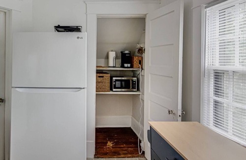 Westerwood House | Classic & Charming Entire Home in Greensboro 1 Mile From Downtown. FREE WIFI.