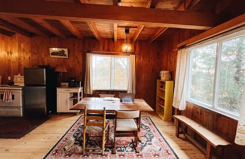 Chelsea Cottage | Classic Chelsea Cottage on the Gatineau River and along the famous Chelsea Trail