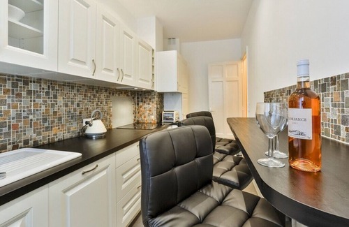 Thiers Apartment | Classic Chic Elegance - Close to Everything with AC.