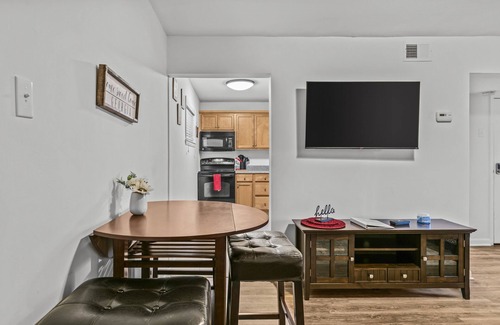 Athens Condo | Classic City Getaway - Walk to Sanford Stadium!