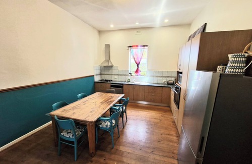Port Lincoln House | Classic Colonial home, walk to the CBD