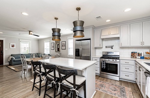 Highlands - Perkins House | Classic-contemporary Bungaleaux in a prime location, your home away from home.