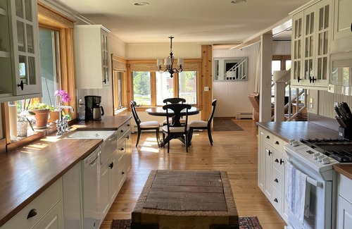 Harbor Springs House | Classic cottage in downtown Harbor Springs