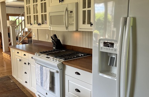Harbor Springs House | Classic cottage in downtown Harbor Springs