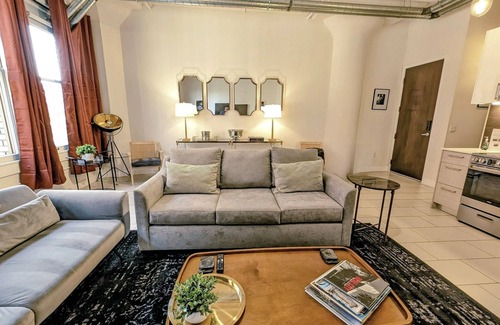 Historic Core Condo | Classic DTLA Glamour Loft w/Rooftop Pool, 360° Views + Parking