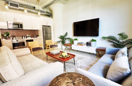 Historic Core Condo | Classic DTLA Glamour Loft w/Rooftop Pool, 360° Views + Parking