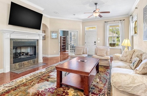 Gainesville House | Classic Elegance–Timeless Home near Haile