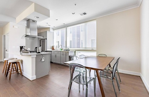 Nauck House | Classic Green Valley 3BR w/W/D, nr Restaurants & Bars, by Blueground