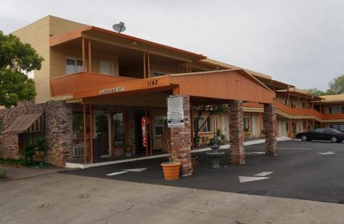 Red Bluff Hotel | Classic Inn